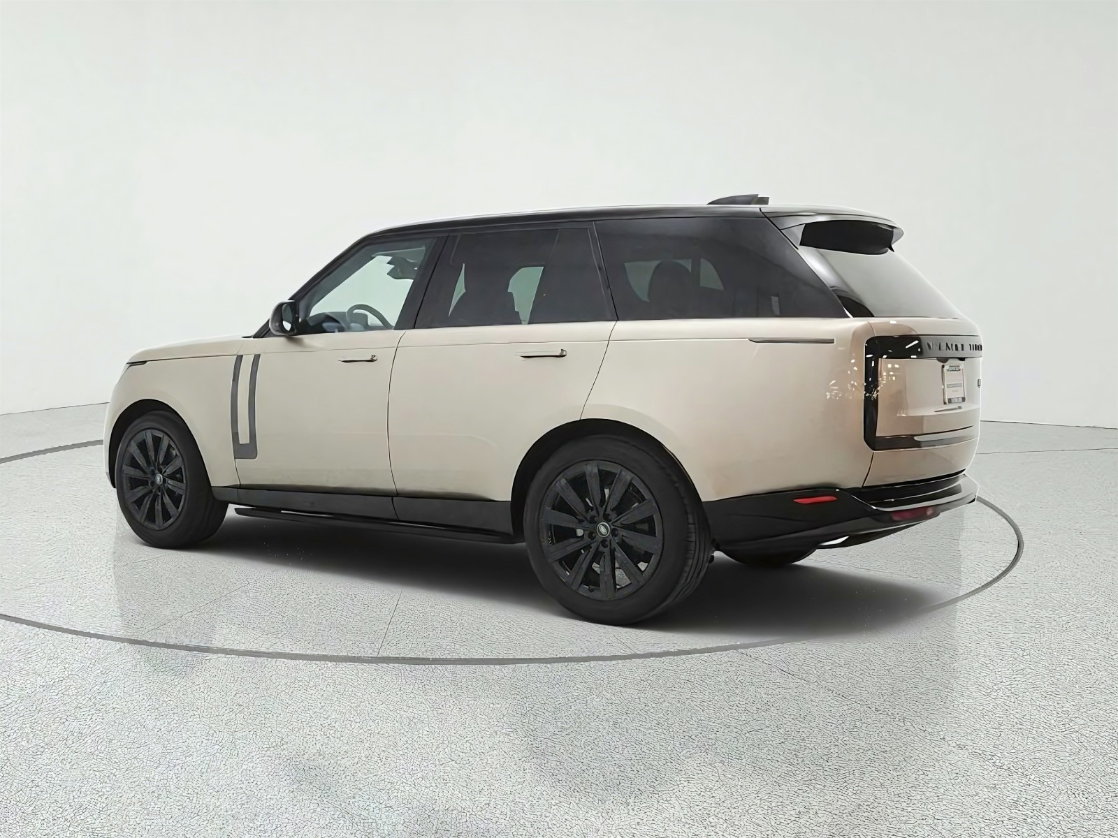 Used 2023 Batumi Gold Premium Metallic Land Rover P400 SE SWB image 7
