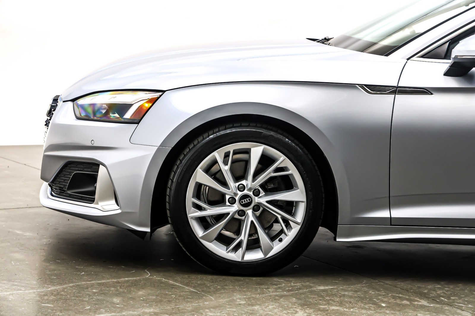 Used 2023 Florett Silver Metallic Audi Premium 40 TFSI quattro image 10