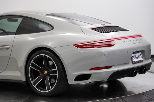 2019 Porsche 911 Carrera 4S 10