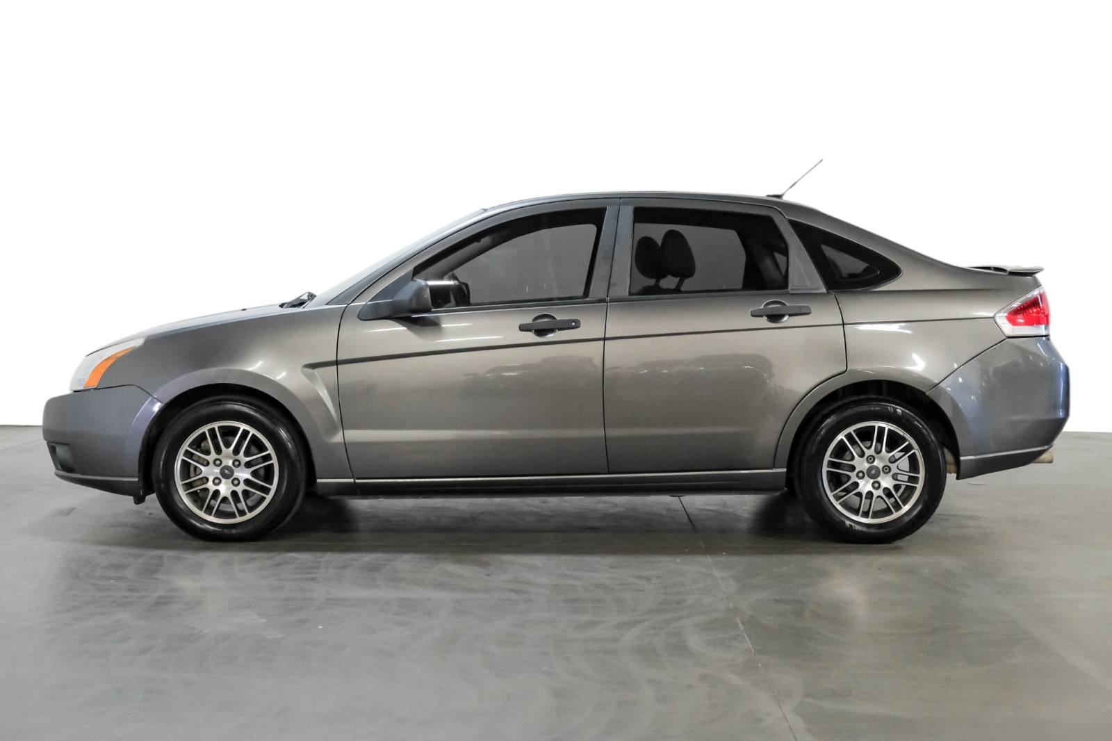 2010 Ford Focus SE 8