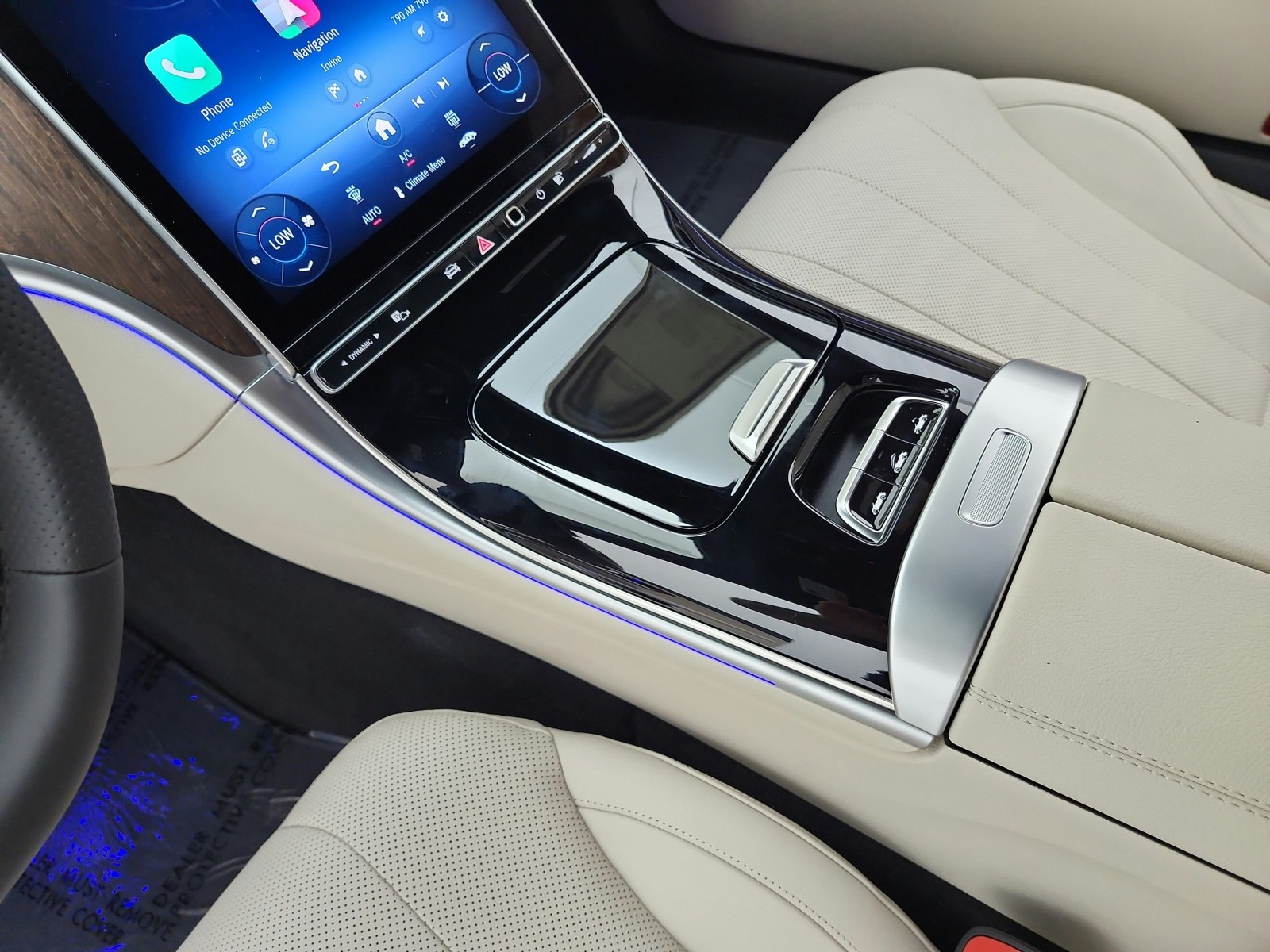 New 2027 MANUFAKTUR Moonlight White Metallic Mercedes-Benz CLE 450 4MATIC® Cabriolet image 9