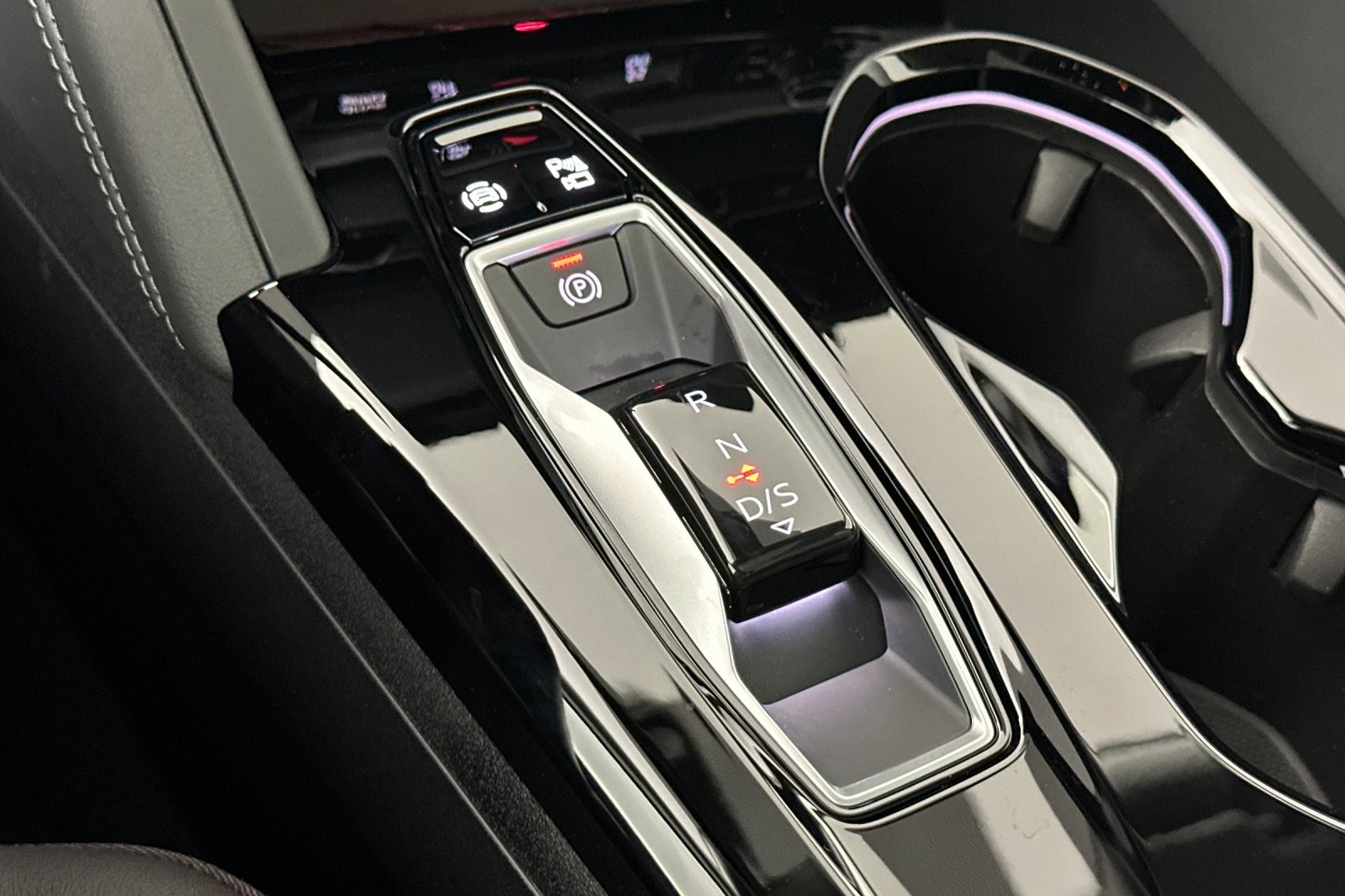 New 2025 Glacier White Metallic Audi Premium Plus 2.0 TFSI quattro image 21