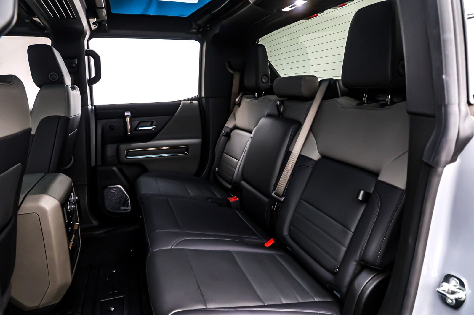 Used 2025 Meteorite Metallic (Grey) GMC e4WD Crew Cab 3X image 8