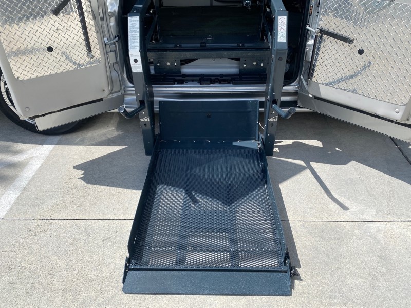 2013 GMC SAVANA HI TOP CONVERSION HANDICAP LIFT LOW MILES 24,857 in , 