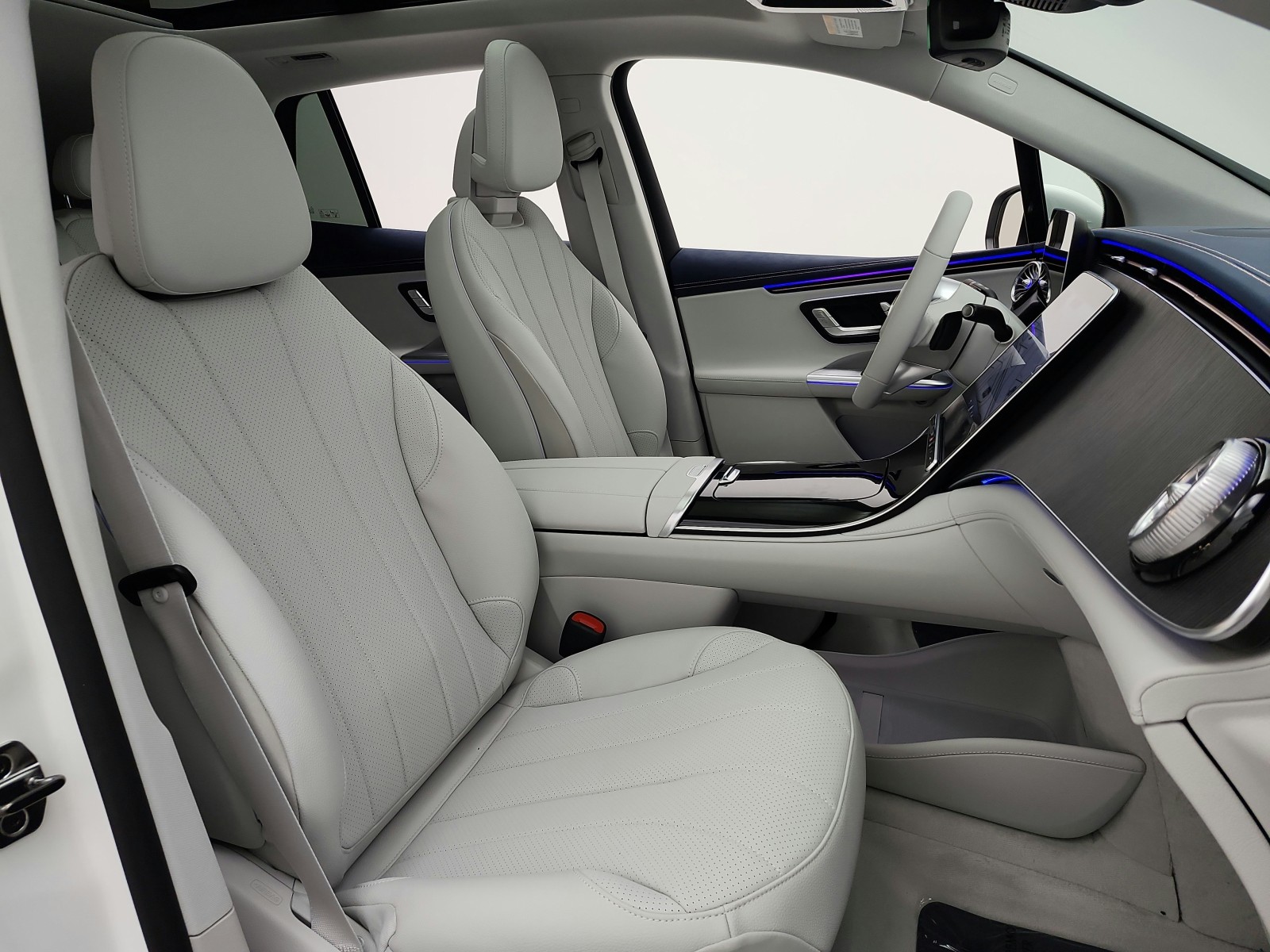 New 2027 Polar White Mercedes-Benz EQE 320+ SUV image 13