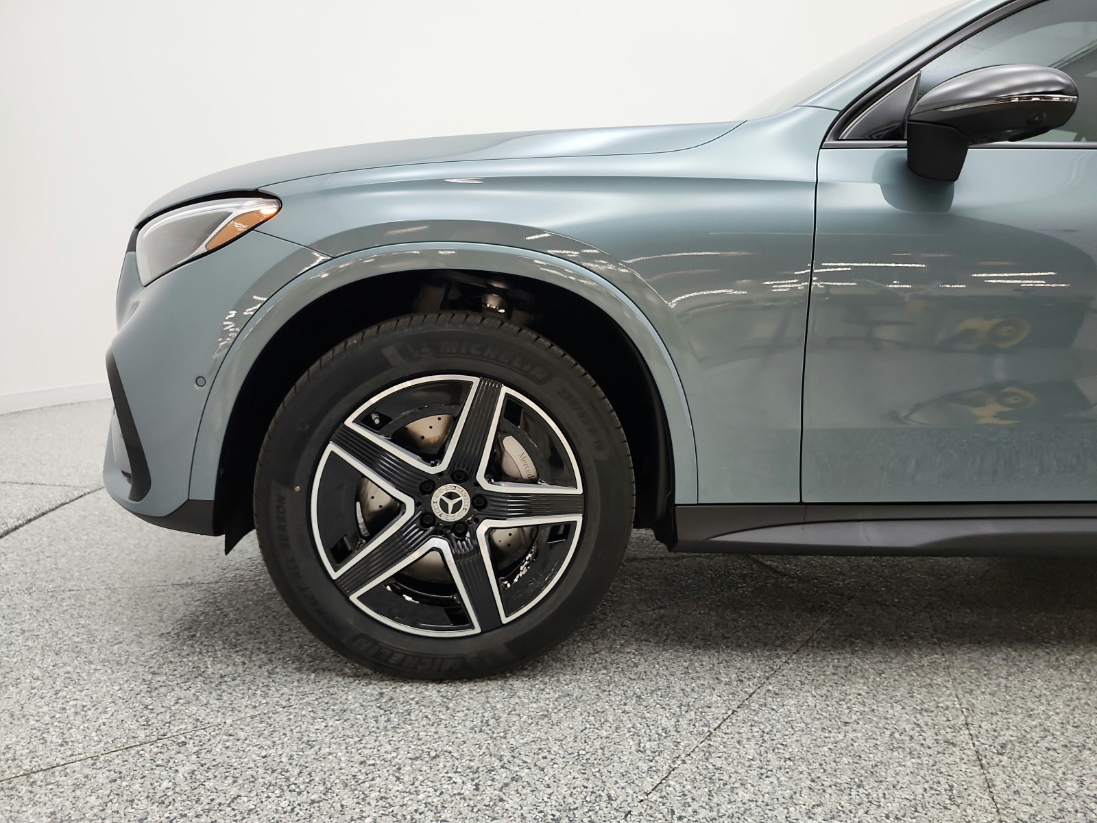 New 2027 Verde Silver Metallic Mercedes-Benz GLC 300 SUV image 15