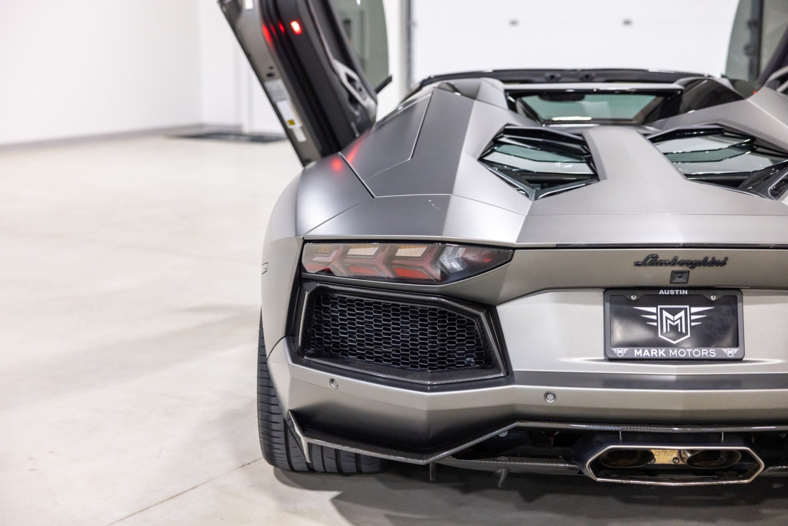 2015 Lamborghini Aventador Roadster LP 700-4 photo 19