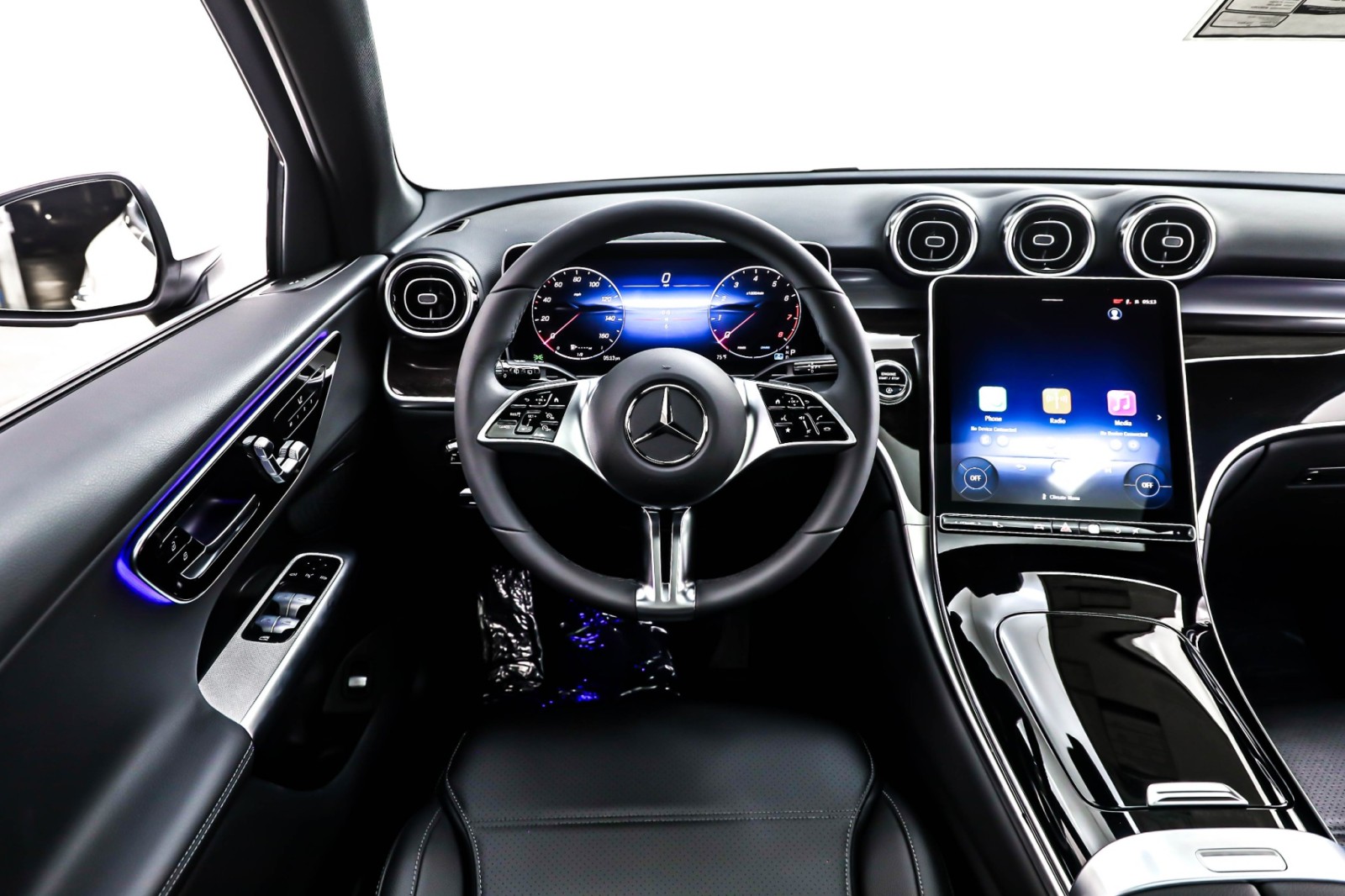 New 2026 Polar White Mercedes-Benz GLC 300 4MATIC® SUV image 4