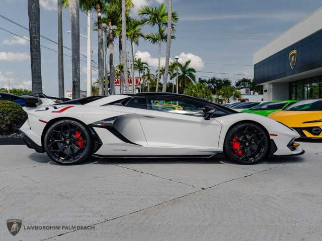 Lamborghini Aventador SVJ