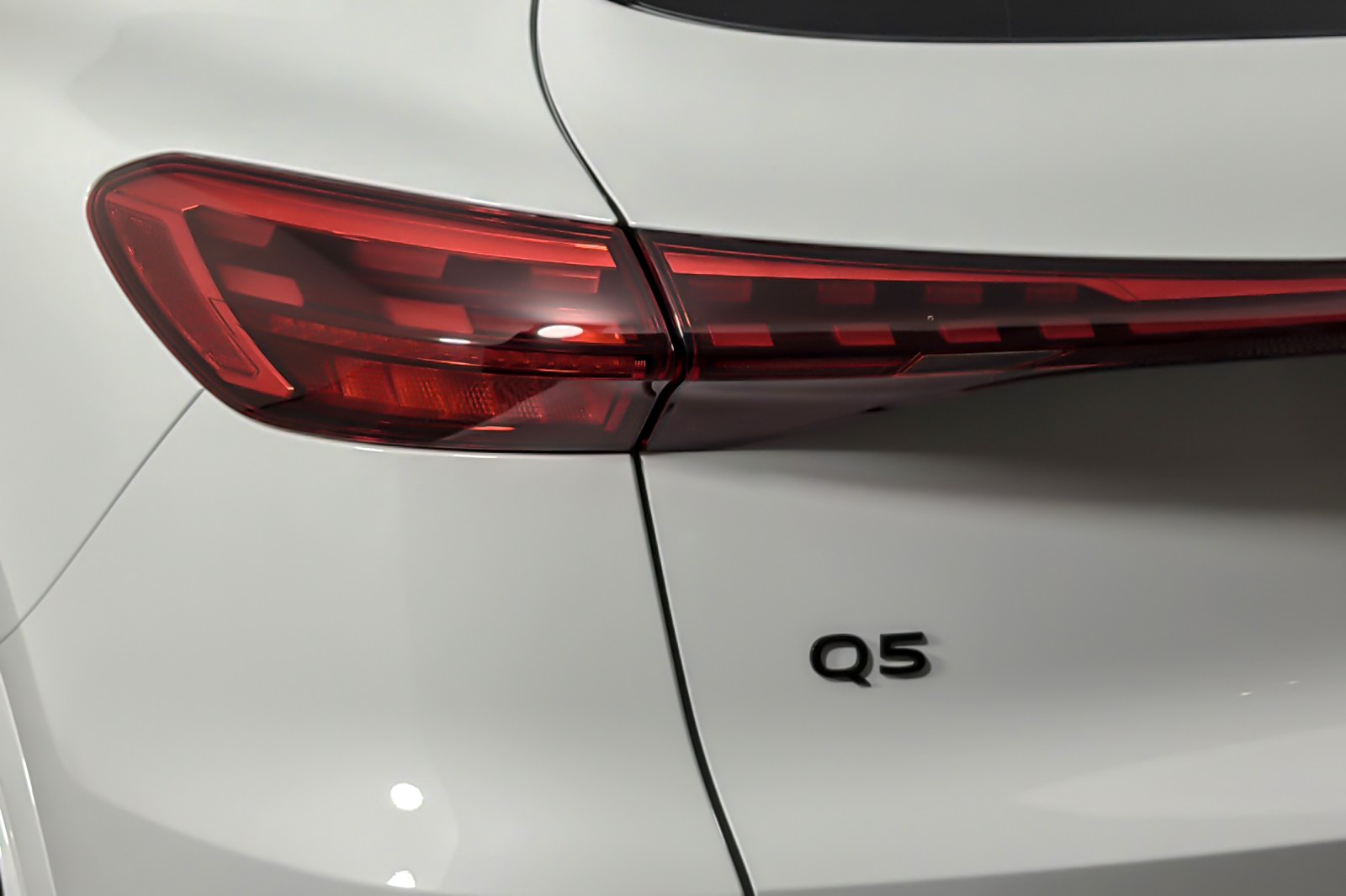 New 2025 Glacier White Metallic Audi Premium Plus 2.0 TFSI quattro image 24