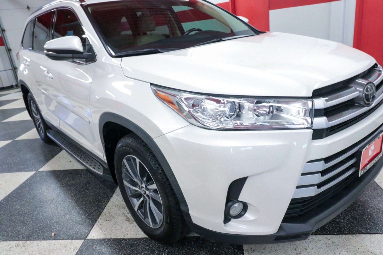 Used Car 2019 Toyota Highlander  Xle For Sale Under $30,000 In Austin, Texas