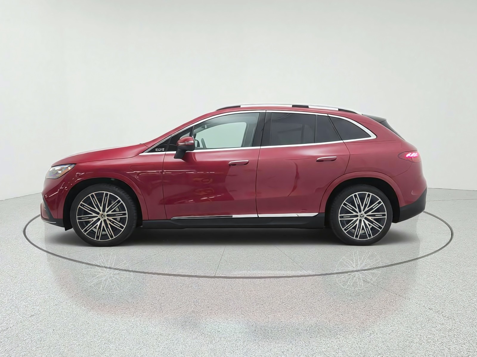 New 2027 MANUFAKTUR Patagonia Red Metallic Mercedes-Benz EQE 320+ SUV image 8