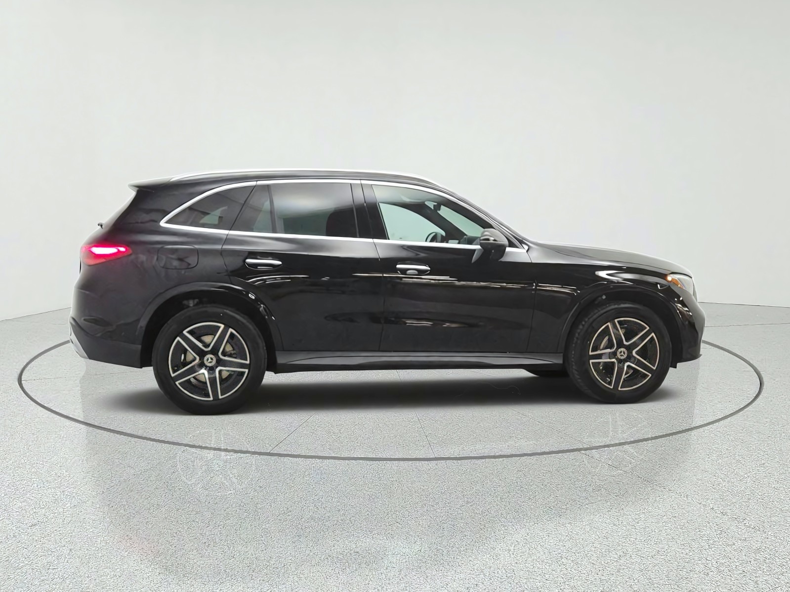 New 2027 Black Mercedes-Benz GLC 300 SUV image 4