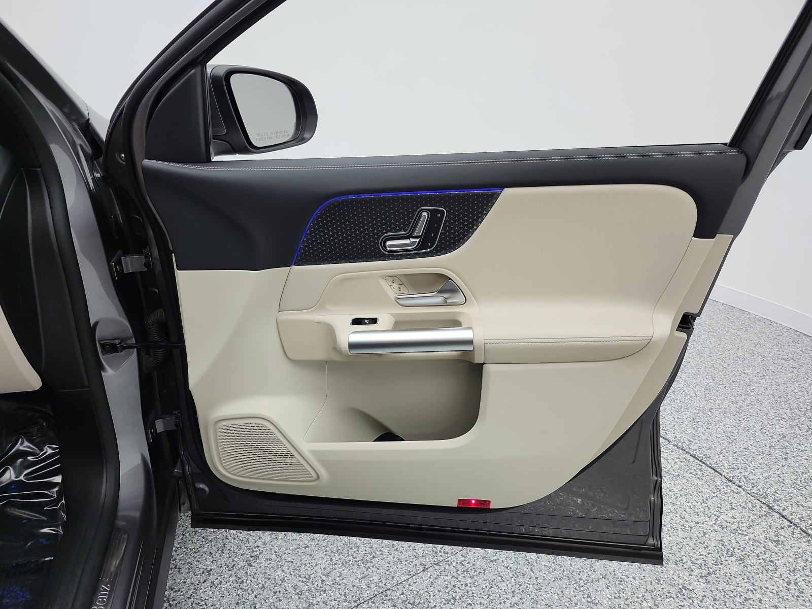 Used 2025 Mountain Grey Metallic Mercedes-Benz GLA 250 SUV image 20