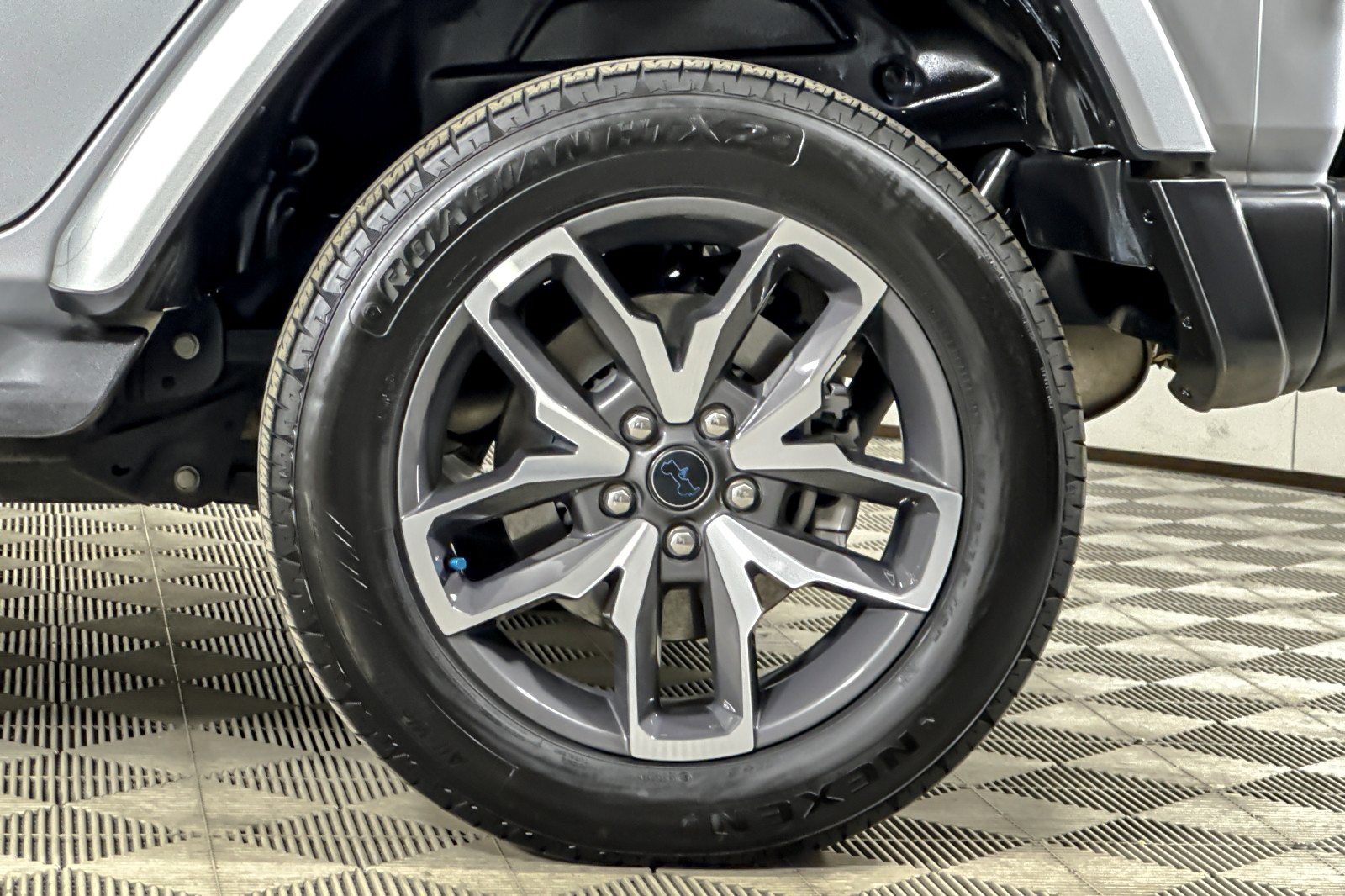 Used 2024 SILVER Jeep Sport S image 24