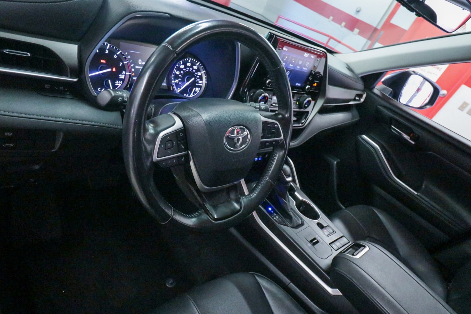 Used Car 2022 Toyota Highlander  Xle For Sale Under $35,000 In Austin, Texas