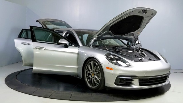 2018 Porsche Panamera 4S Executive 16