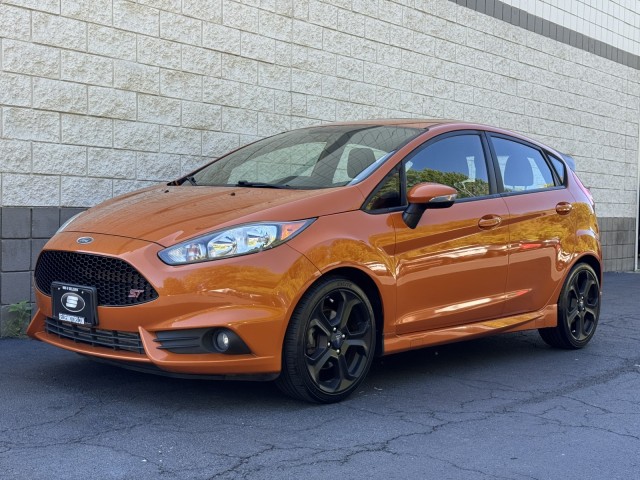 2019 Ford Fiesta Naranja (Orange Spice Metallic Tri-Coat) Hatchback Tracción delantera Manual