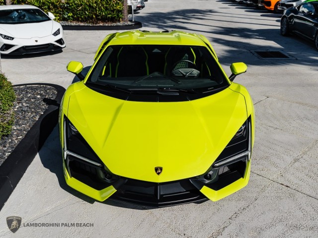 Lamborghini Revuelto