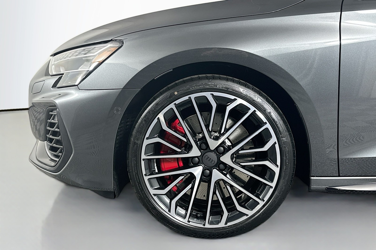 New 2026 Daytona Gray Pearl Effect Audi  image 11