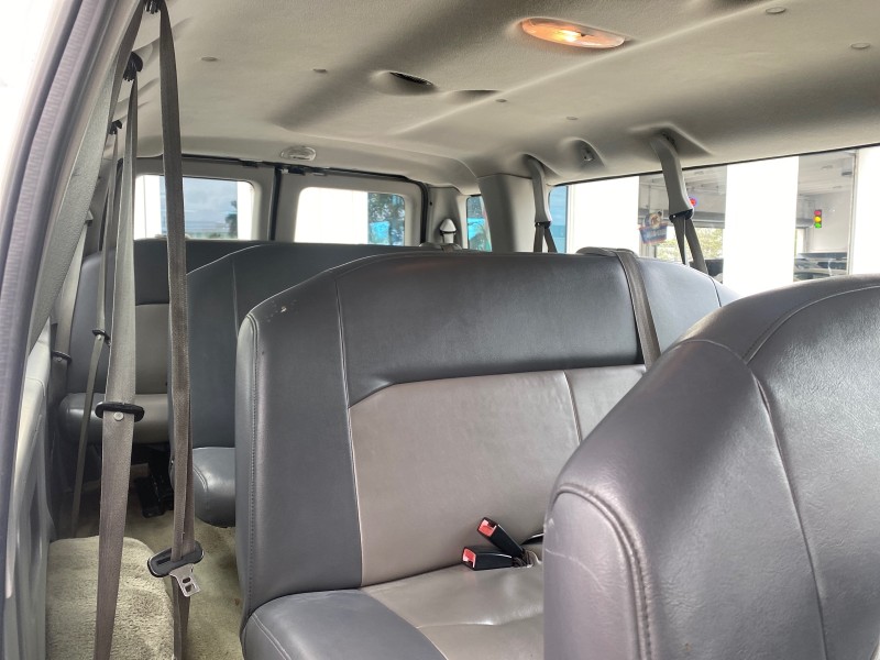 2008 Ford Econoline Wagon XLT 15 PASSENGERS E350 CLEAN in , 