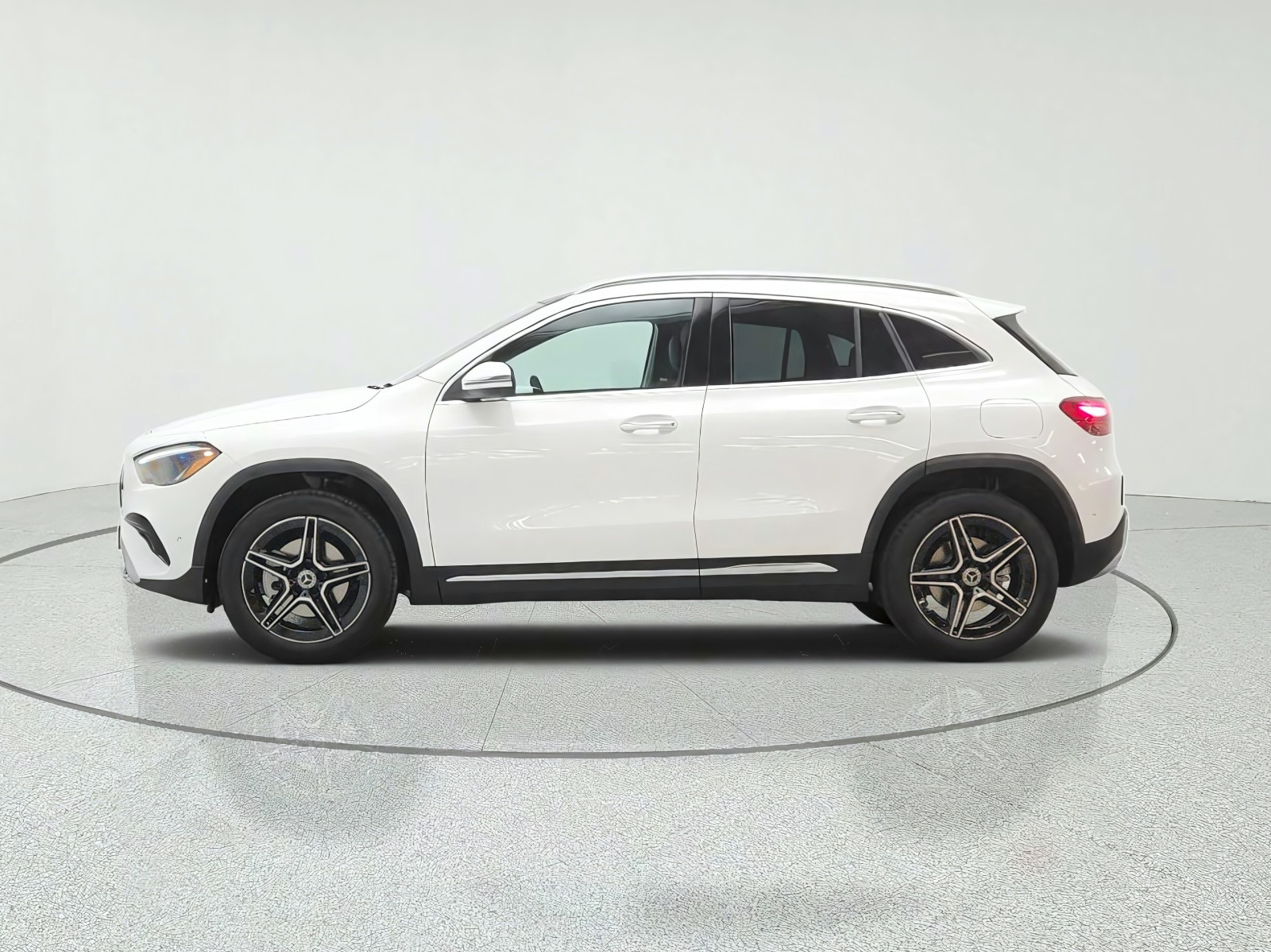 New 2026 Polar White Mercedes-Benz GLA 250 SUV image 8