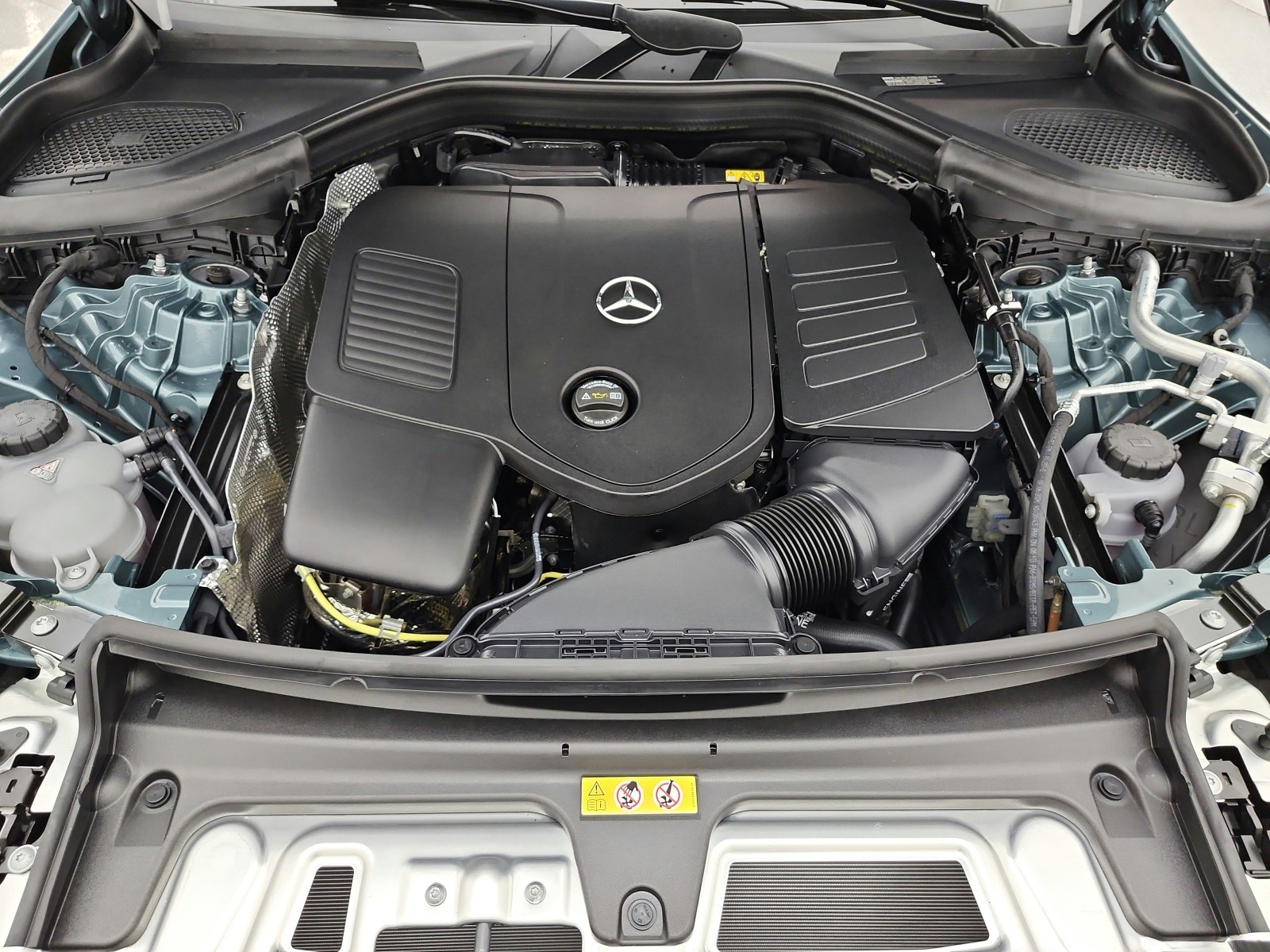 New 2027 Verde Silver Metallic Mercedes-Benz GLC 300 SUV image 12