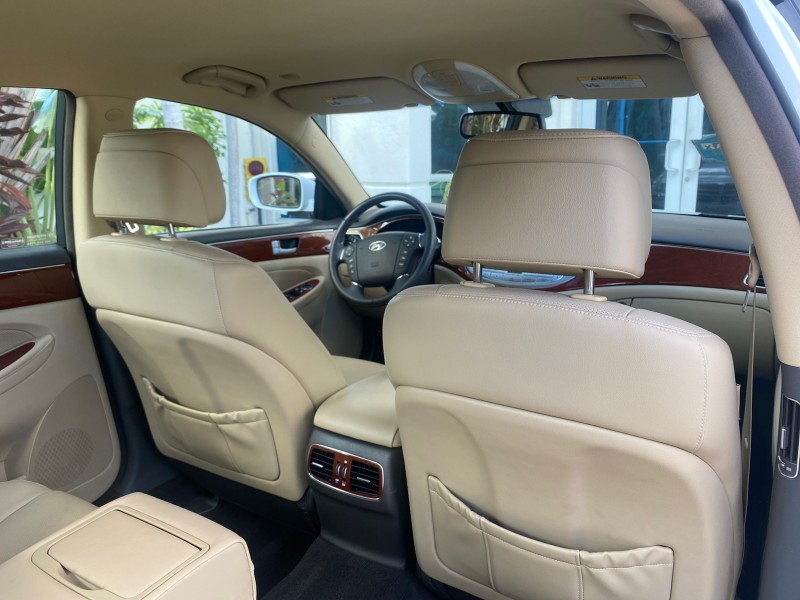 2013 Hyundai Genesis 3.8L LOW MILES 33,576 in , 