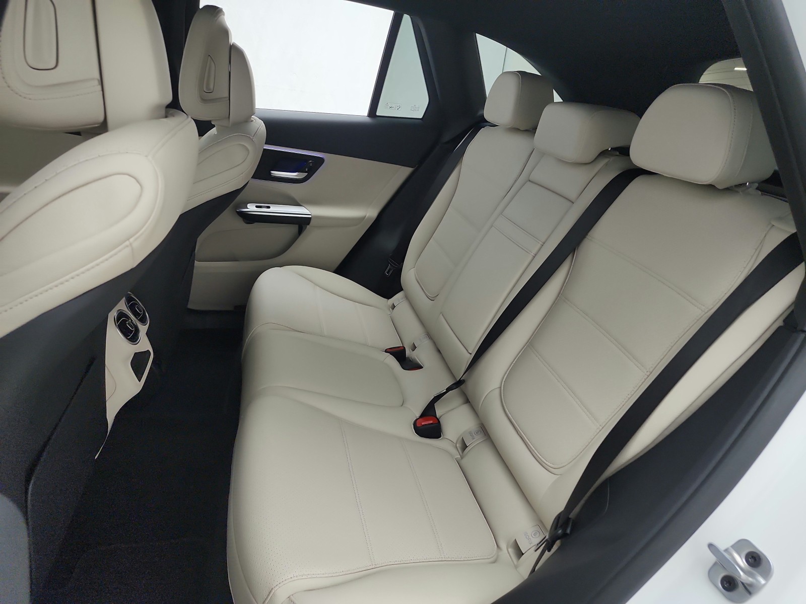 New 2026 Polar White Mercedes-Benz GLC 300 SUV image 10