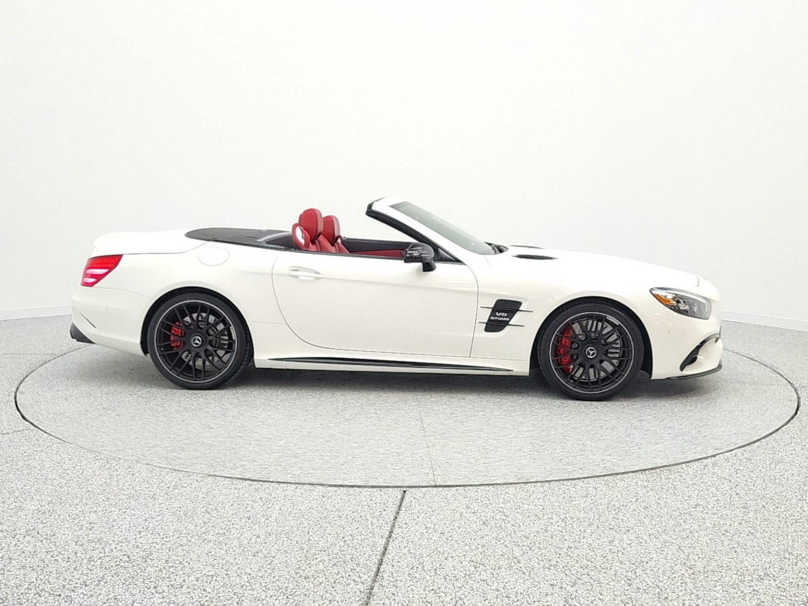 Used 2019 designo Diamond White Metallic Mercedes-Benz AMG® SL 63 Roadster image 4