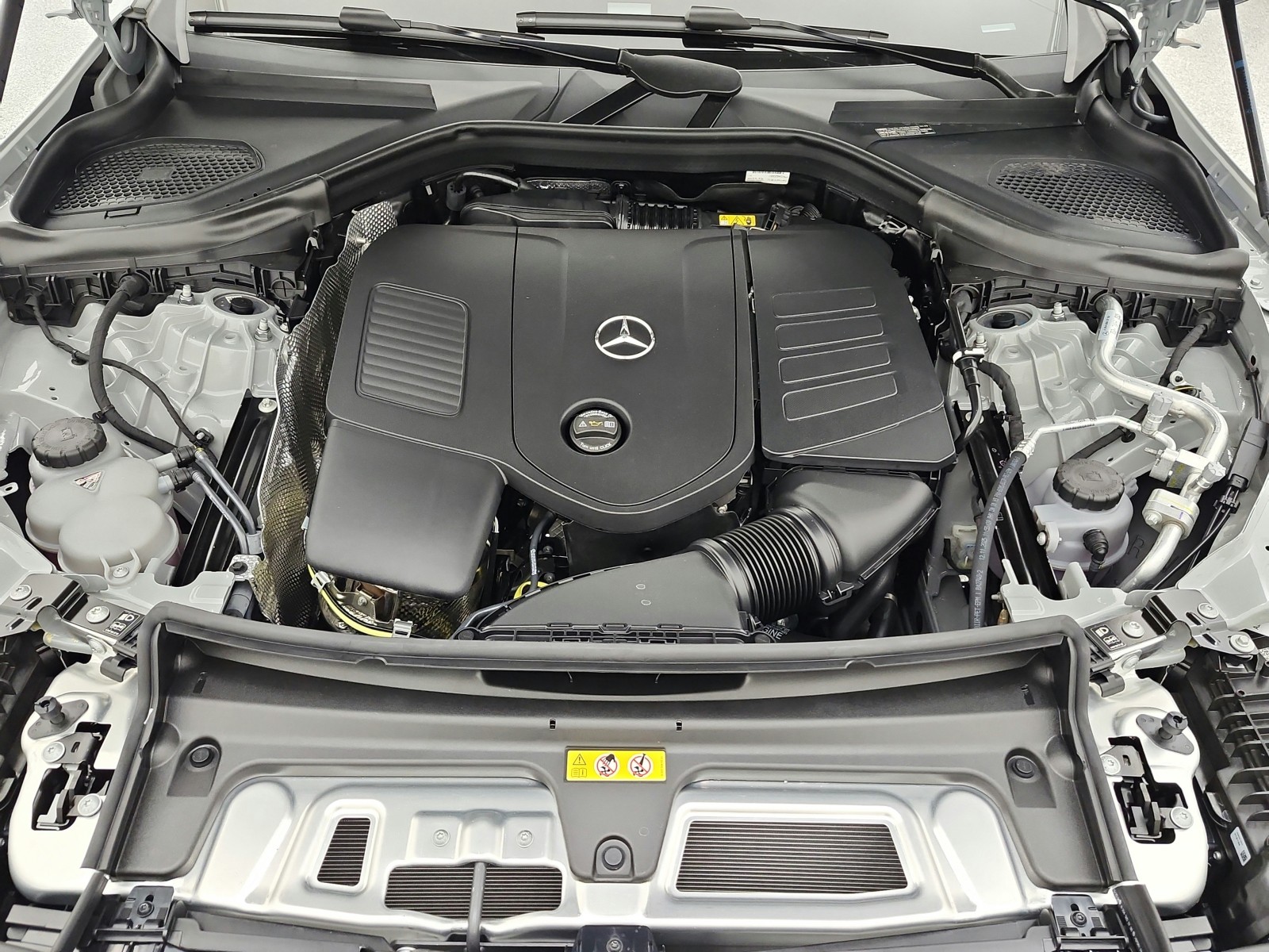 New 2026 MANUFAKTUR Alpine Grey Mercedes-Benz GLC 300 image 13