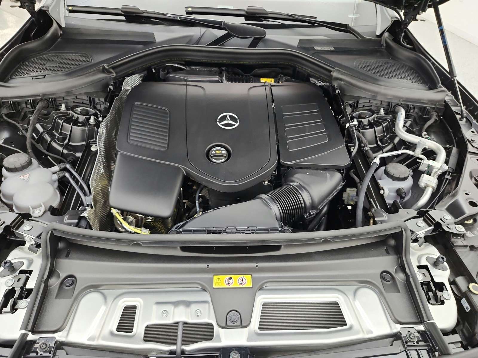 New 2027 MANUFAKTUR Graphite Grey Magno Mercedes-Benz GLC 300 SUV image 12