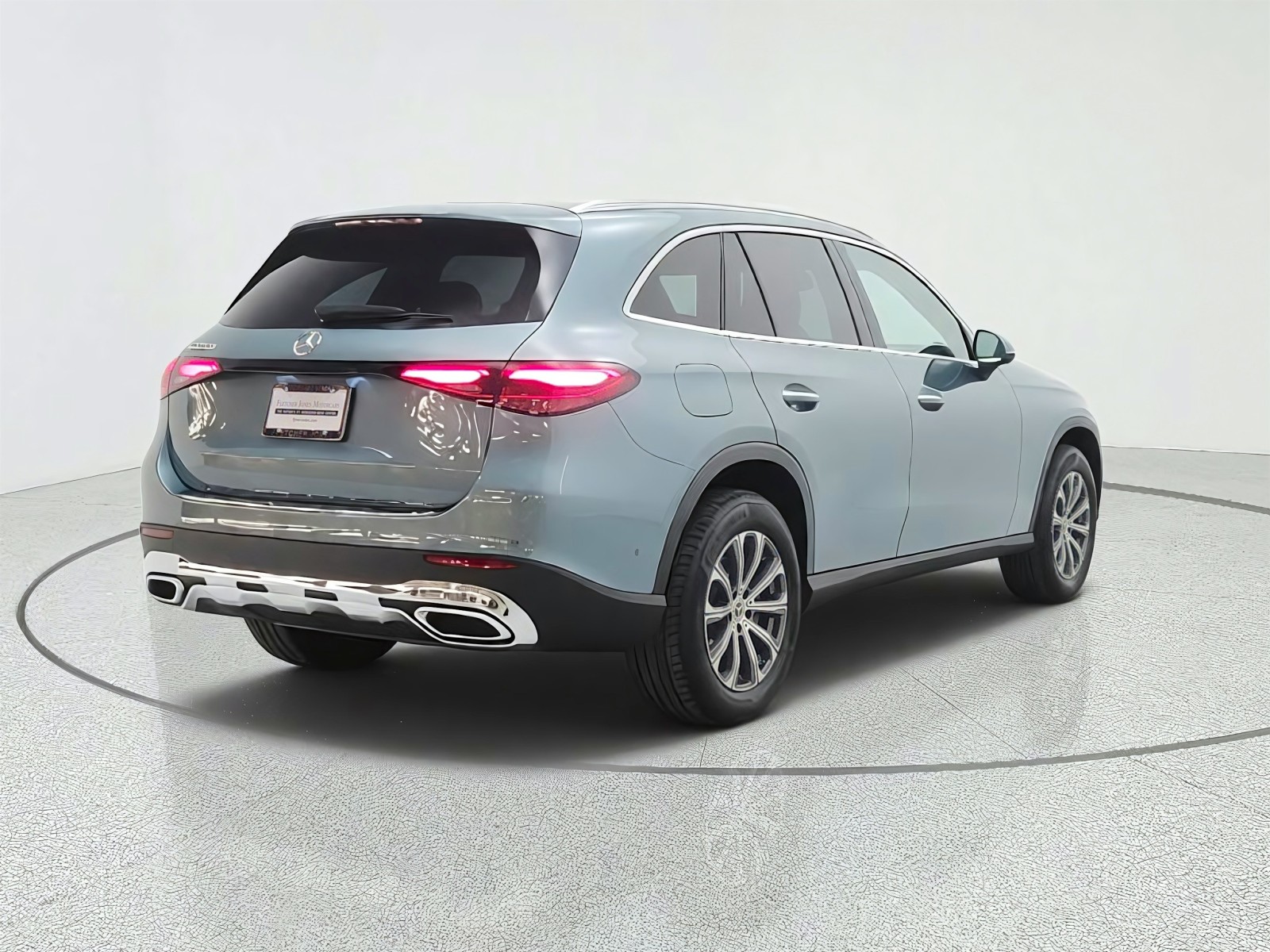 Certified Used 2026 Verde Silver Metallic Mercedes-Benz GLC 300 SUV image 3