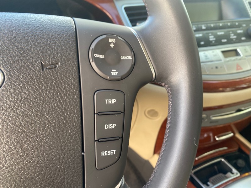 2013 Hyundai Genesis 3.8L LOW MILES 33,576 in , 