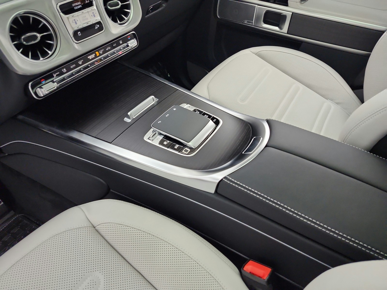 New 2027 MANUFAKTUR Platinum magno Mercedes-Benz G 580e SUV image 10
