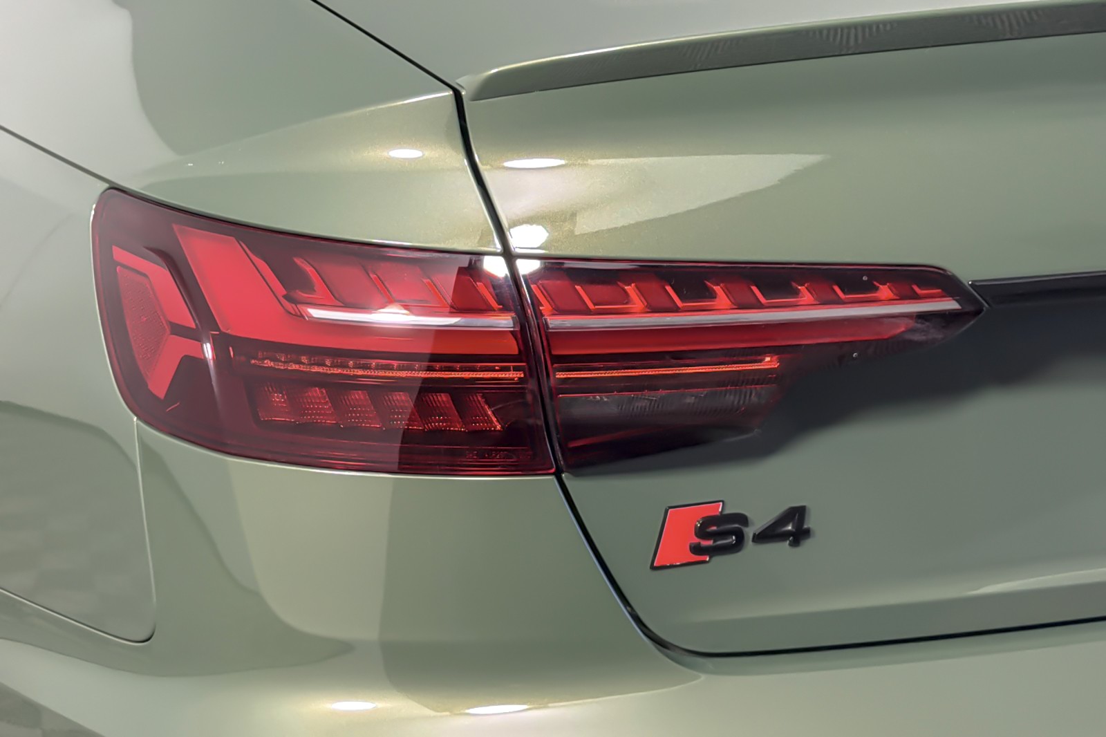 Used 2023 District Green Metallic Audi Premium Plus 3.0 TFSI quattro image 26