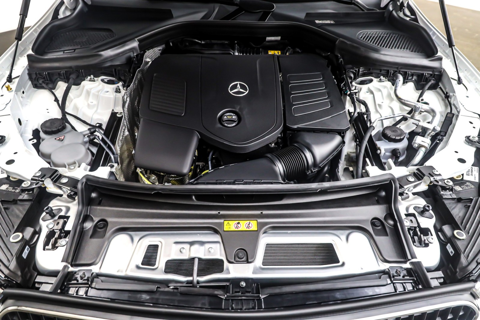 New 2026 Polar White Mercedes-Benz GLC 300 image 11