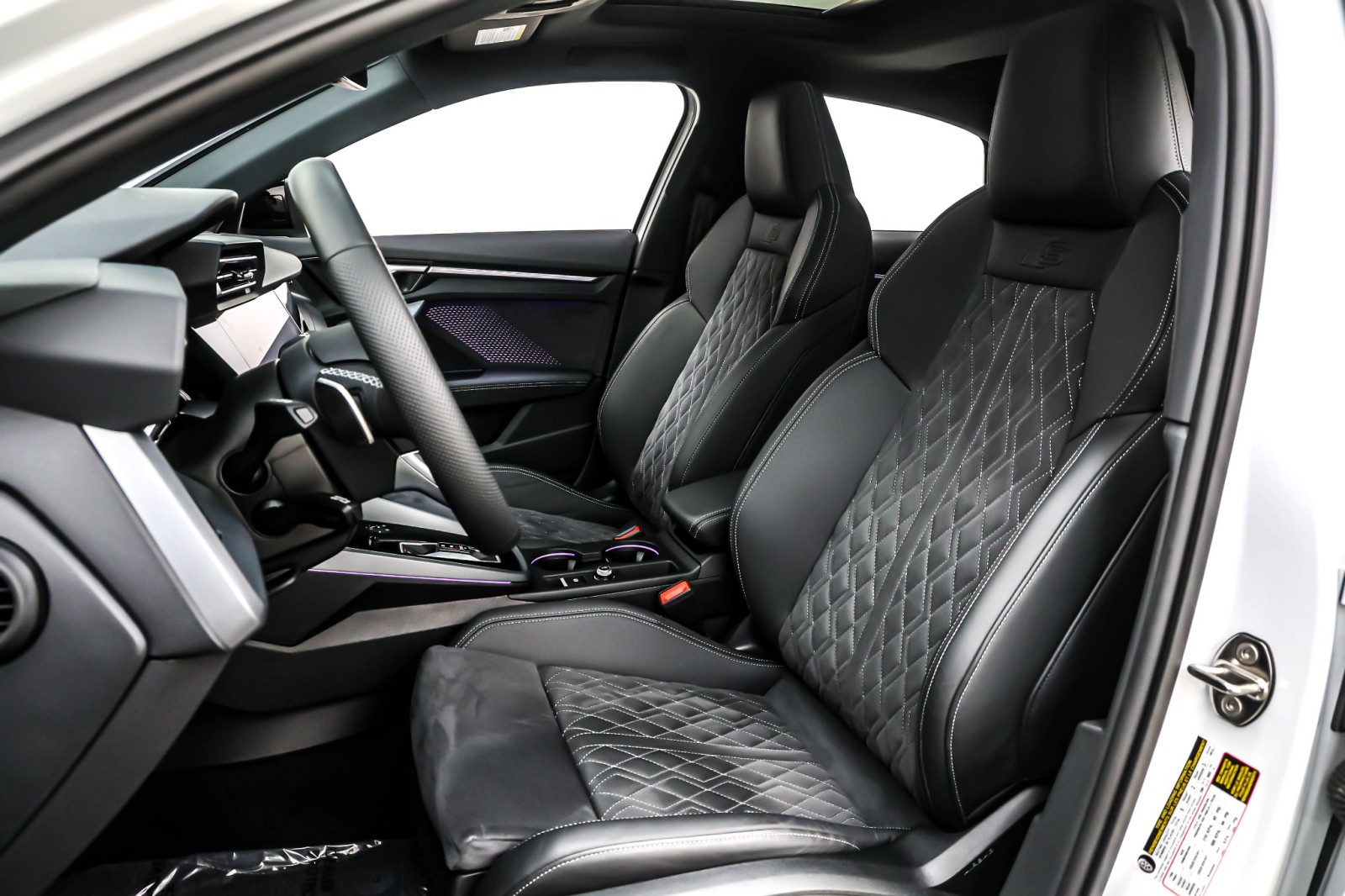 Used 2025 Glacier White Metallic Audi Premium Plus 2.0 TFSI quattro image 17