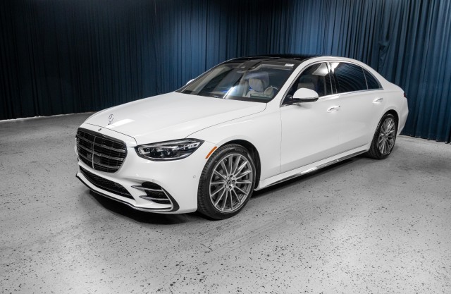 MANUFAKTUR Moonlight White Metallic 2025 Mercedes-Benz S-Class S 580 4MATIC Sedan All-Wheel Drive Automatic