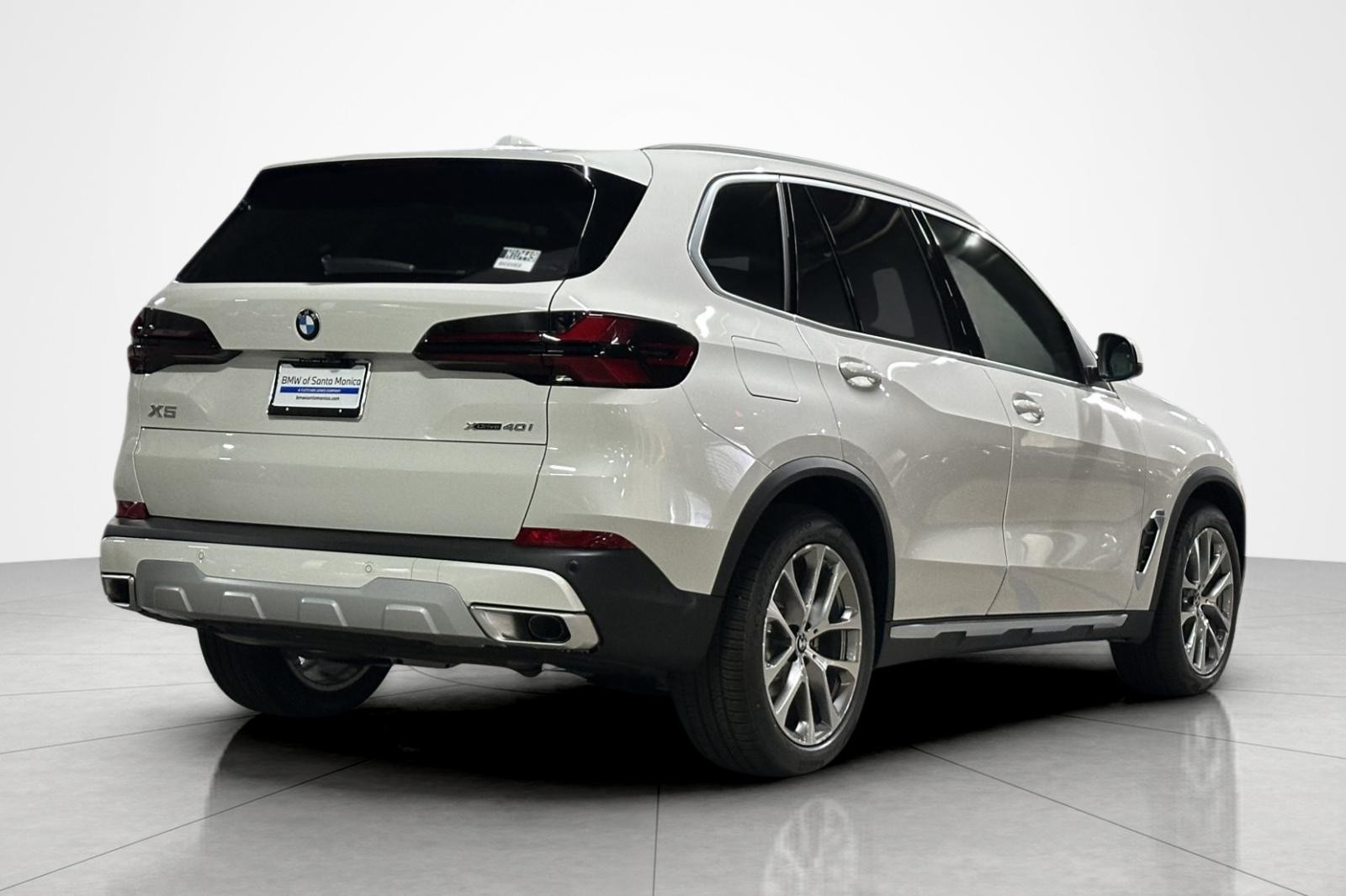 New 2026 Alpine White BMW xDrive40i image 5