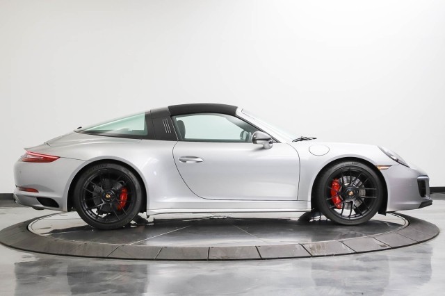 2019 Porsche 911 4 GTS 13