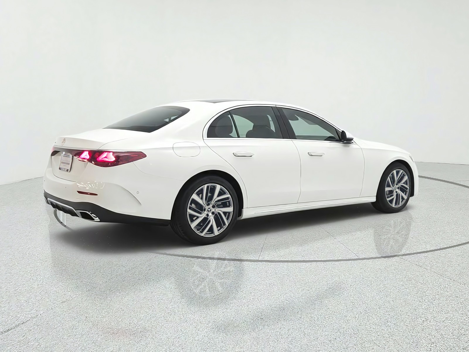 New 2027 Polar White Mercedes-Benz E 350 RWD Sedan image 5