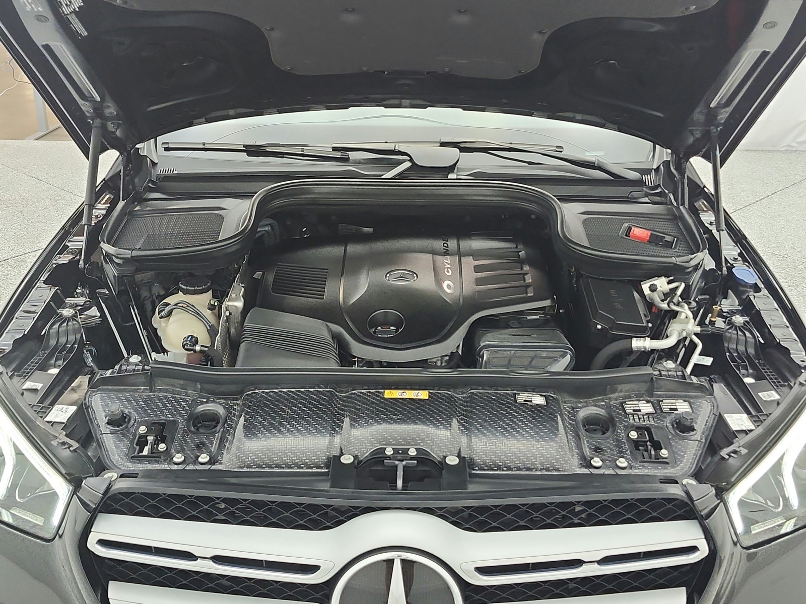 Certified Used 2022 Black Mercedes-Benz GLE 450 4MATIC® SUV image 18