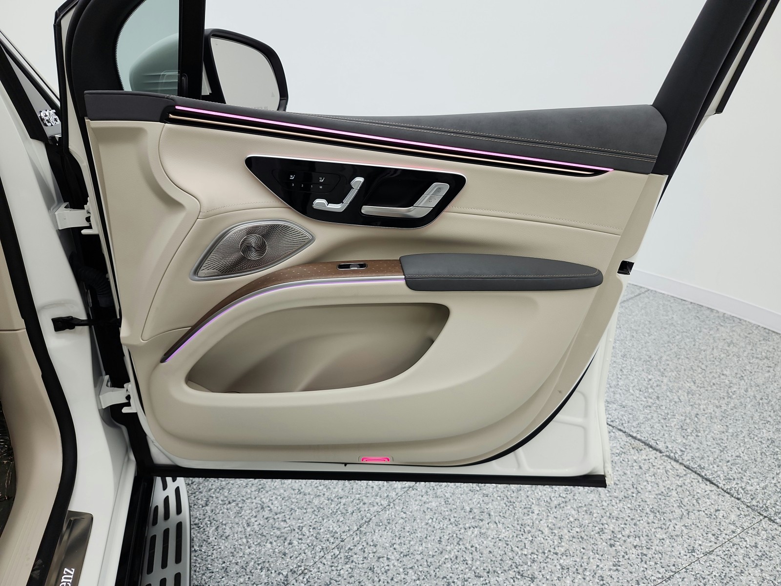 Certified Used 2023 MANUFAKTUR Diamond White Mercedes-Benz EQS 450+ SUV image 26