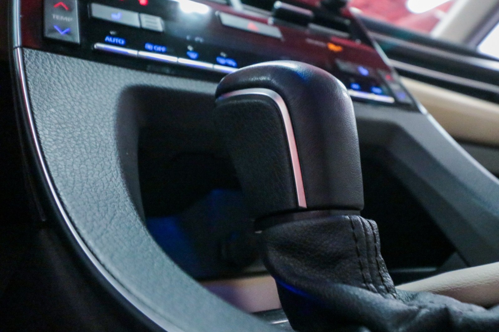 Used Car 2021 Toyota Avalon  Hybrid Xle For Sale Under $30,000 In Austin, Texas