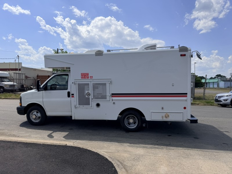 2009 Chevrolet  3500  12'  Mobile Office w 7K Onan Gen & Ladder Racks in , 