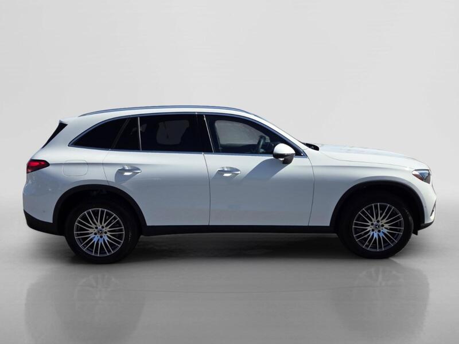 New 2027 Polar White Mercedes-Benz GLC 300 SUV image 6