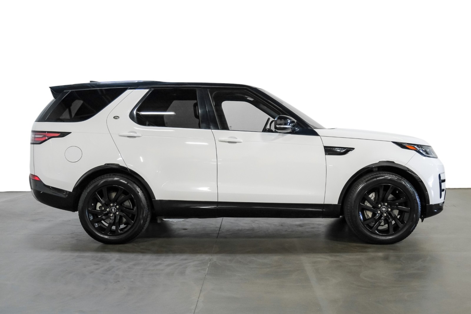 2020 Land Rover Discovery Landmark Edition V6 Supercharged 3rdRowSeat 4