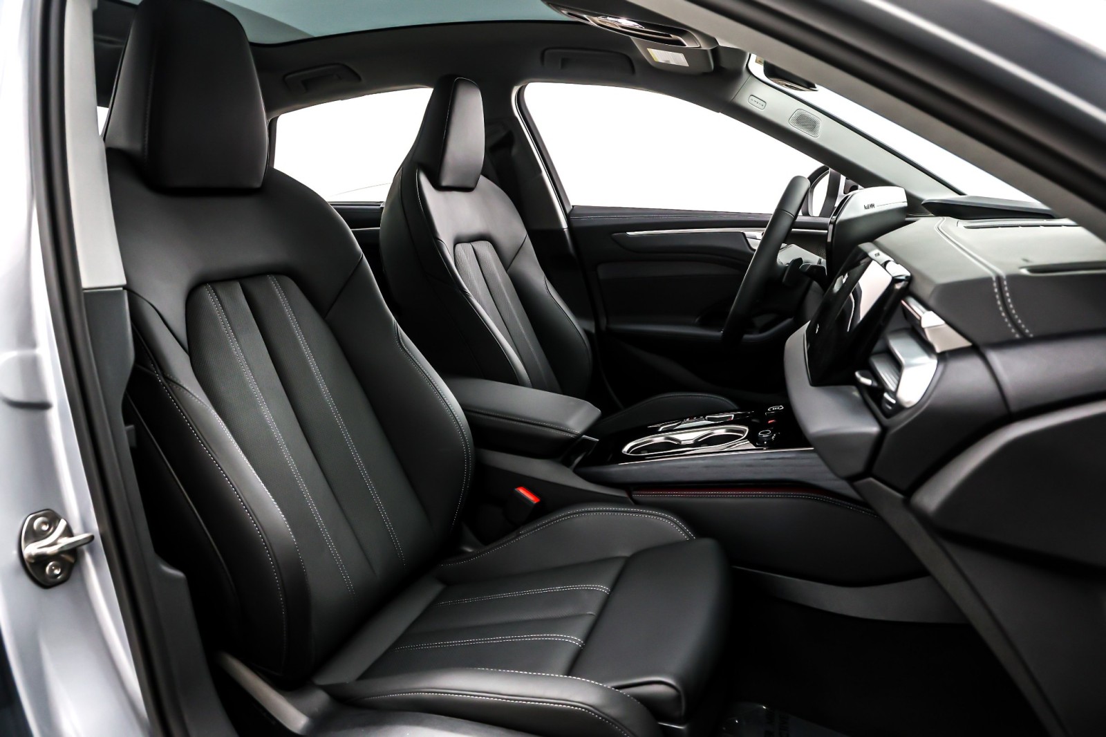 New 2026 Florett Silver Metallic Audi Premium Plus quattro image 7