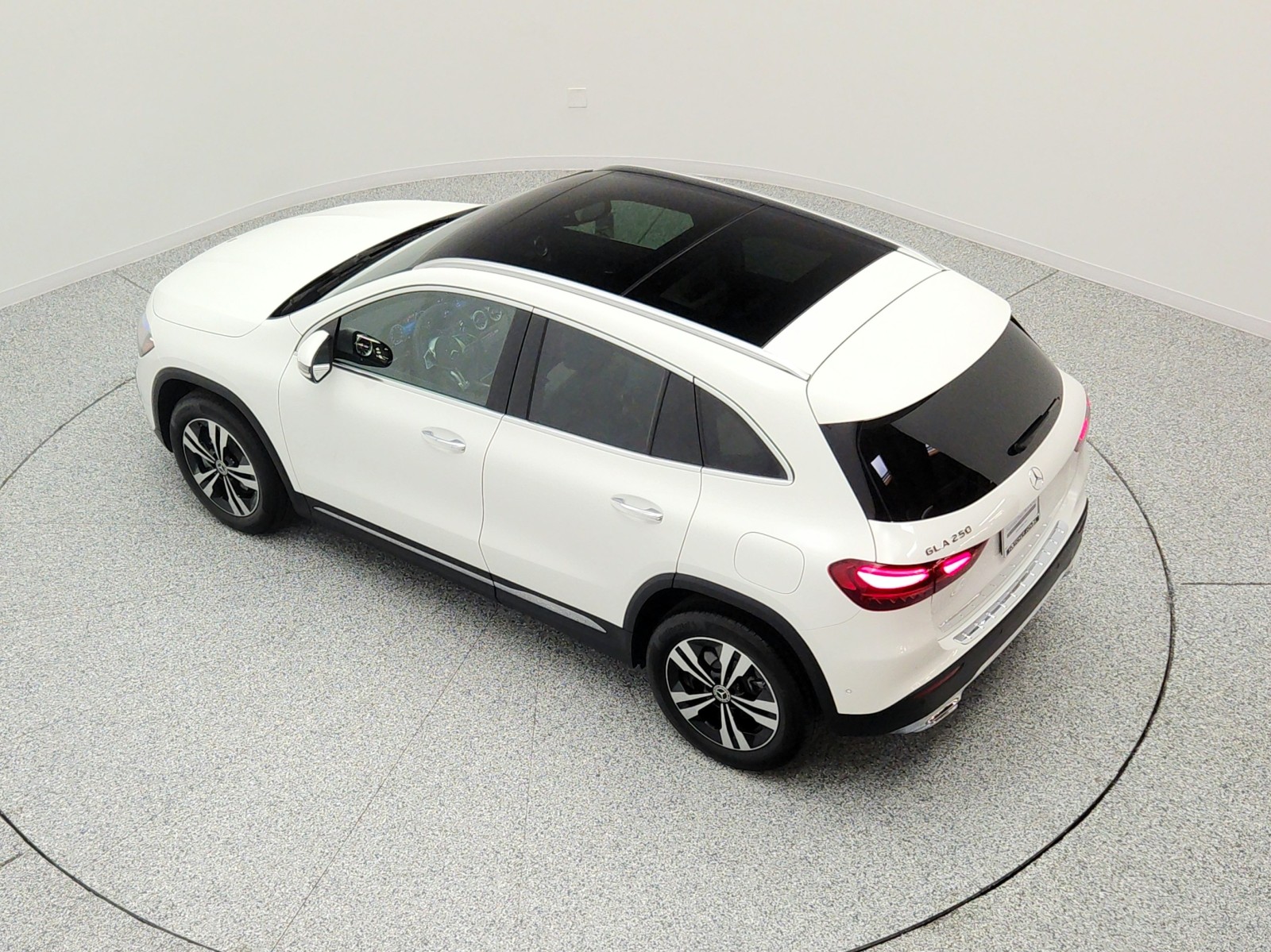 Certified Used 2026 Polar White Mercedes-Benz GLA 250 SUV image 29